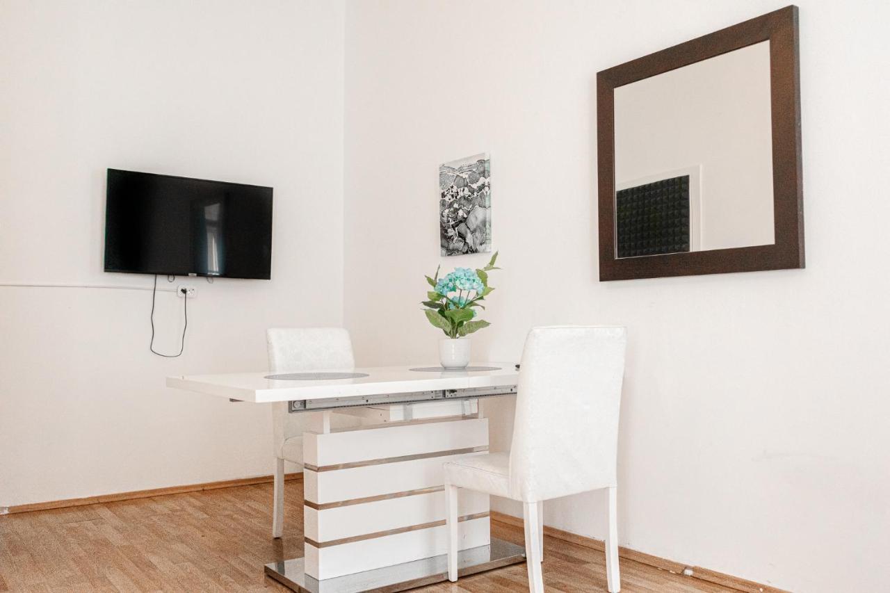 Central Belvedere 3Br Shared Apartment - 12 Min From City Center Wenen Buitenkant foto