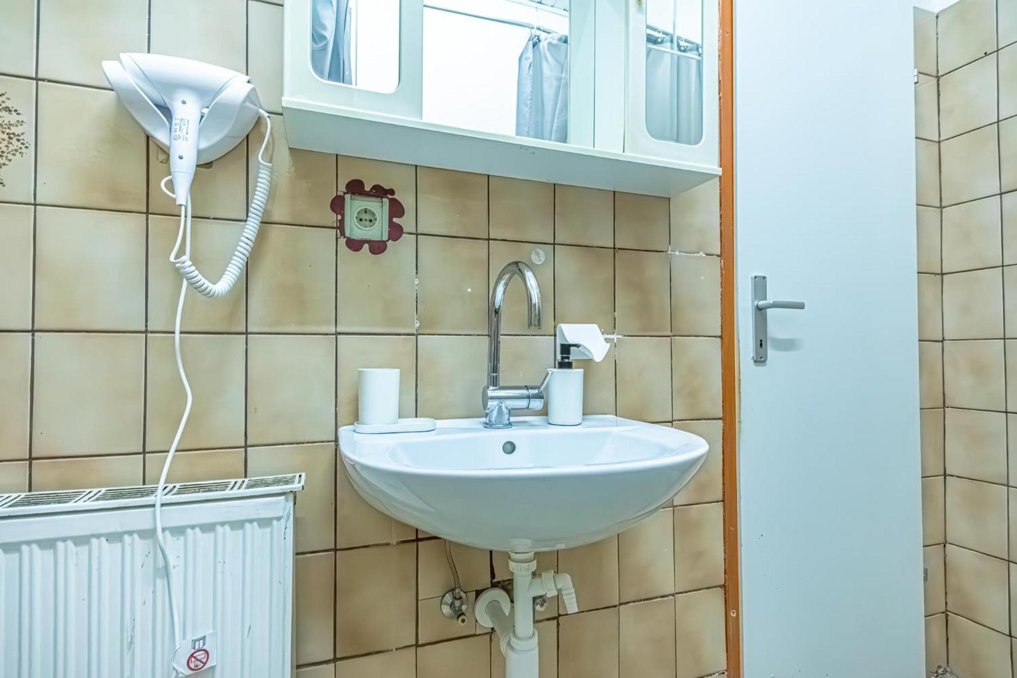 Central Belvedere 3Br Shared Apartment - 12 Min From City Center Wenen Buitenkant foto